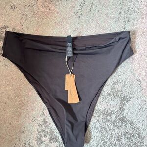 NWT skims mid waist bottom XL onyx